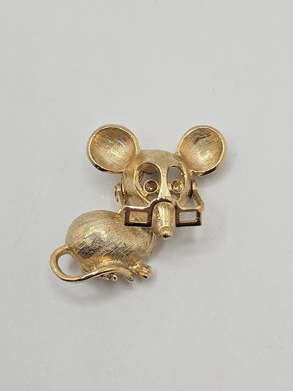 Vintage Avon Mouse Brooch Gold Tone Moving Glasses 1" READ
